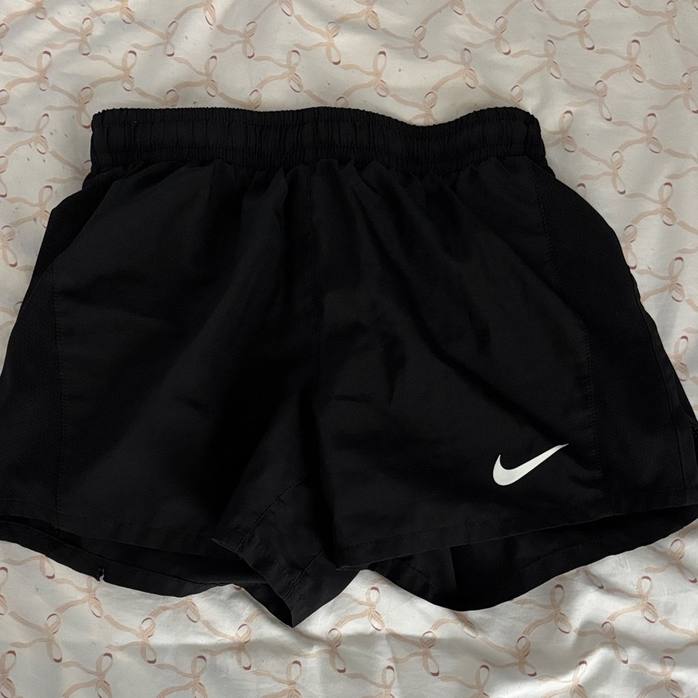 Nike girls M Black Athletic Shorts